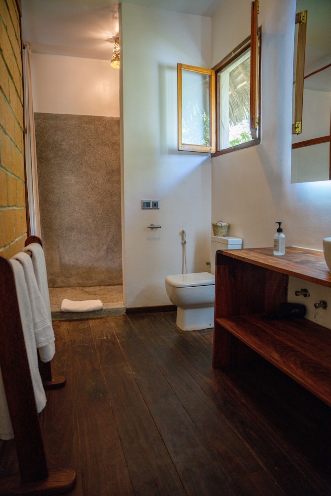 Aluna Beach Lodge 50/50