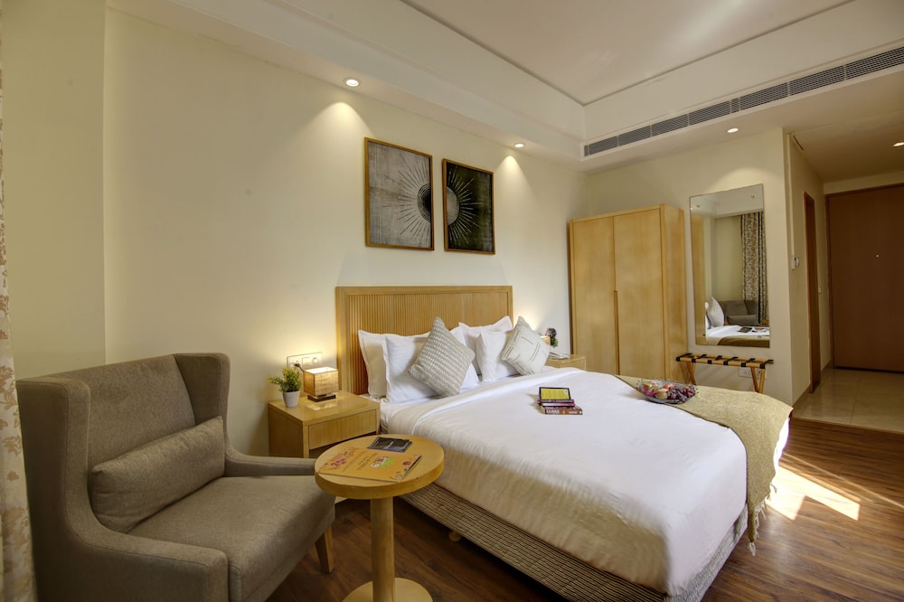 Saltstayz Corporate Suites – Golf Course Road 15/50