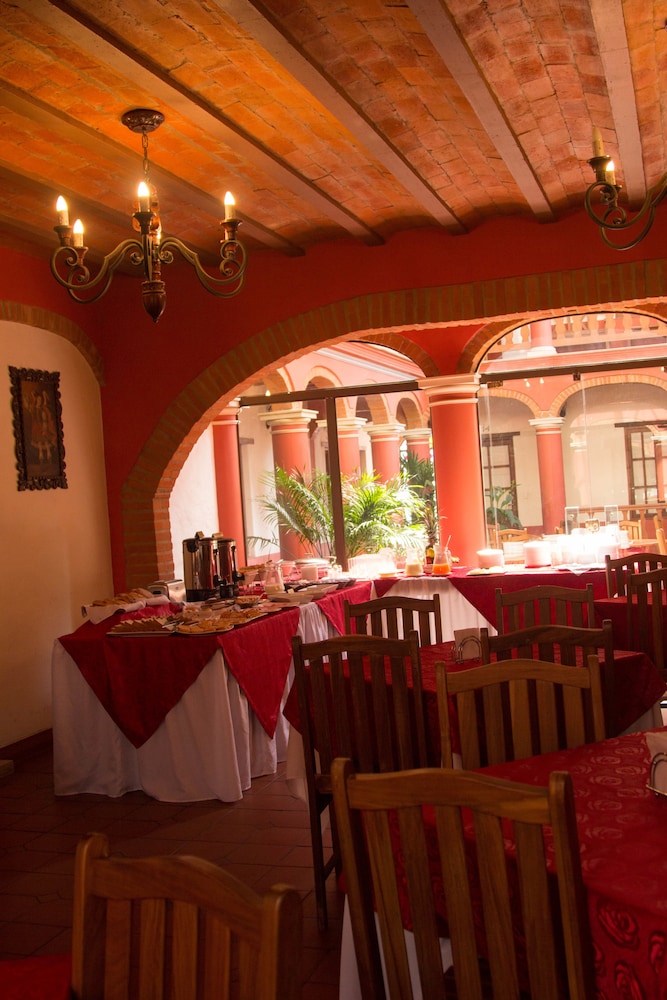 Hotel Monasterio 39/50