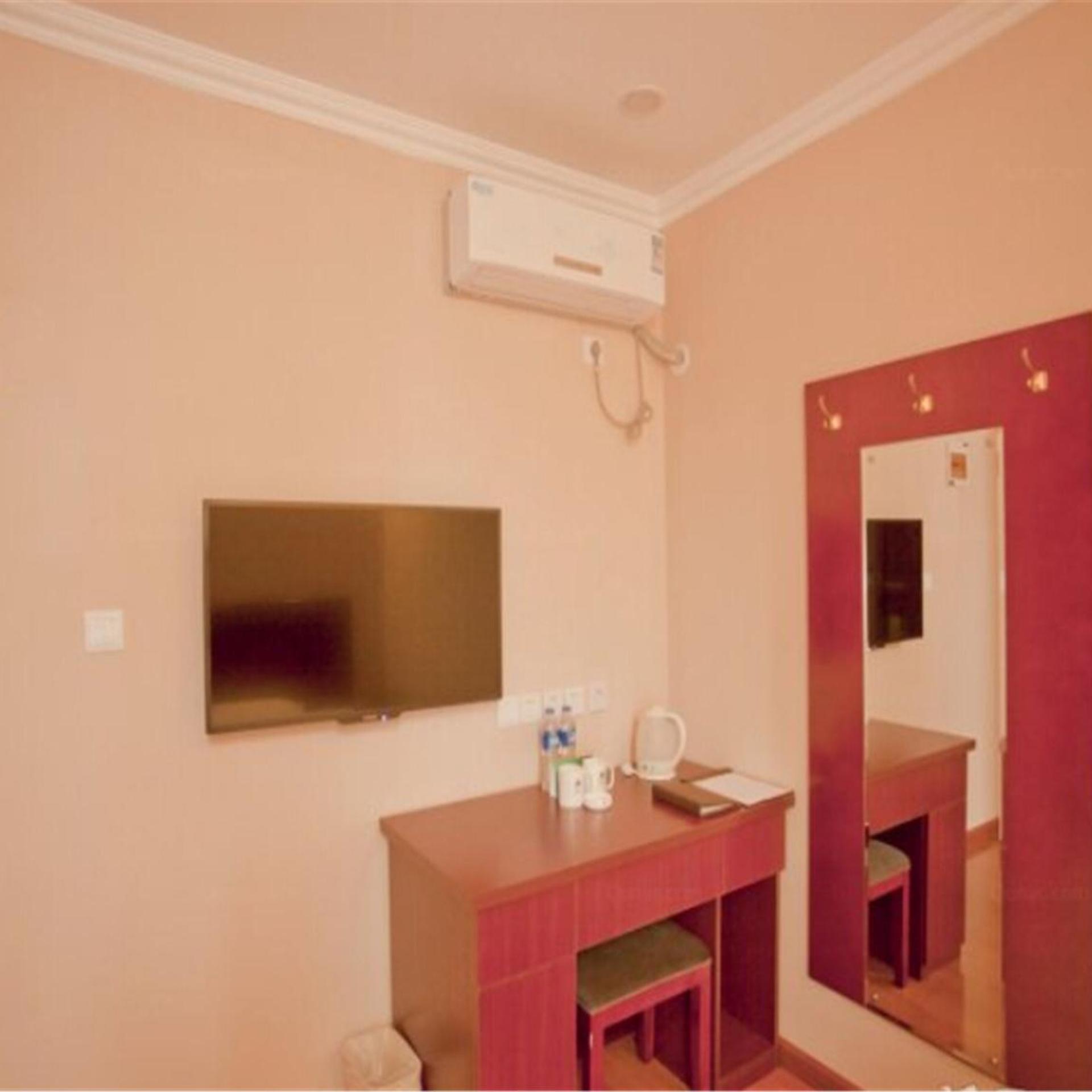 GreenTree Inn Liaoning Dalian Railway Station South Shengli Square Express Hotel 34/35