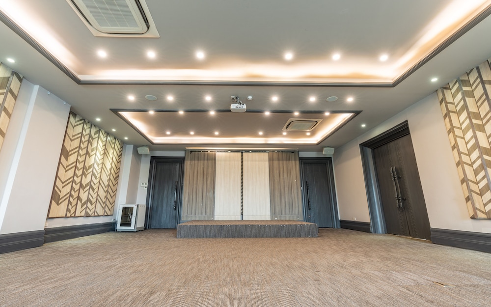 Grand Hotel Vientiane 5/60