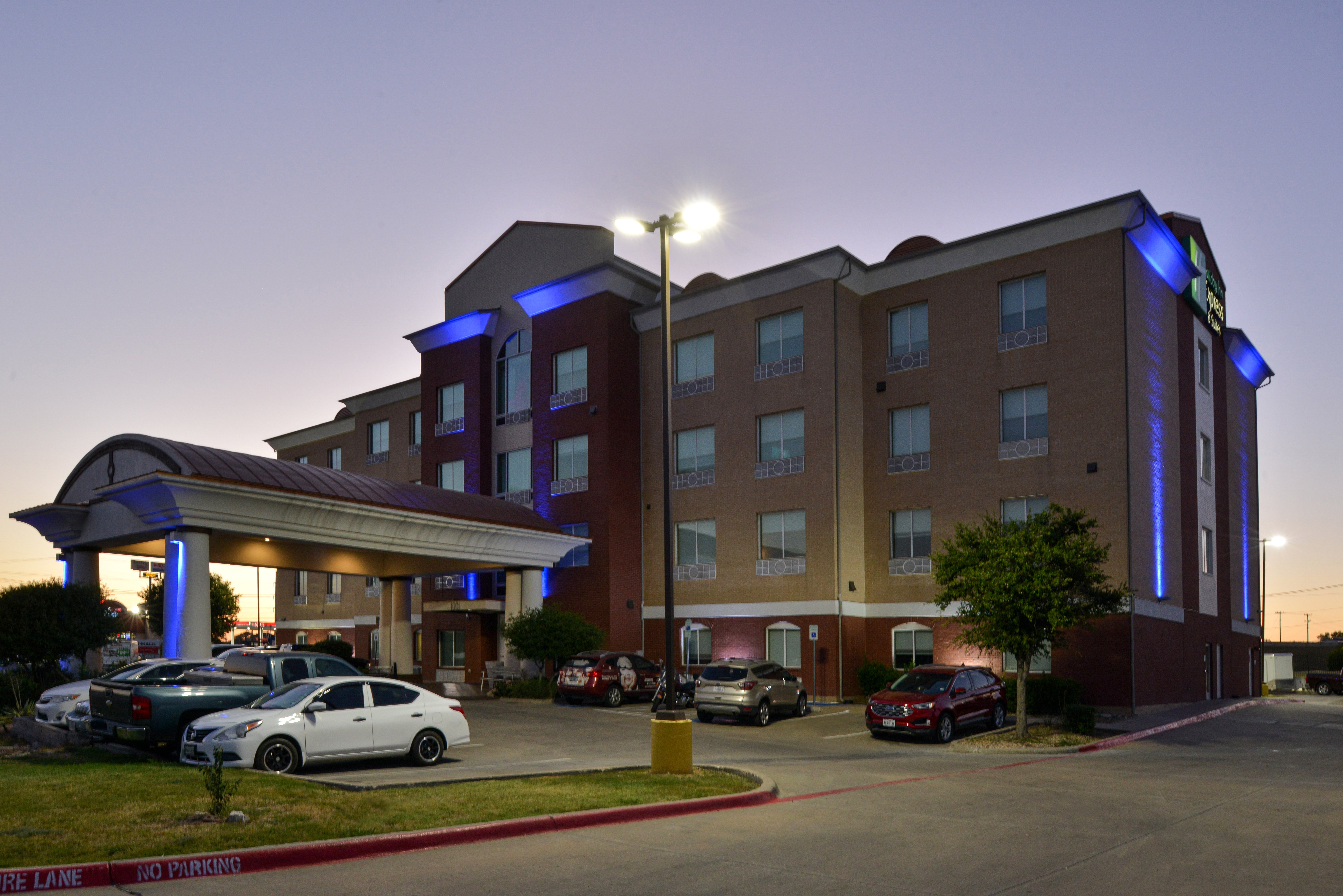 Holiday Inn Express & Suites Royse City - Rockwall, an IHG Hotel 64/70