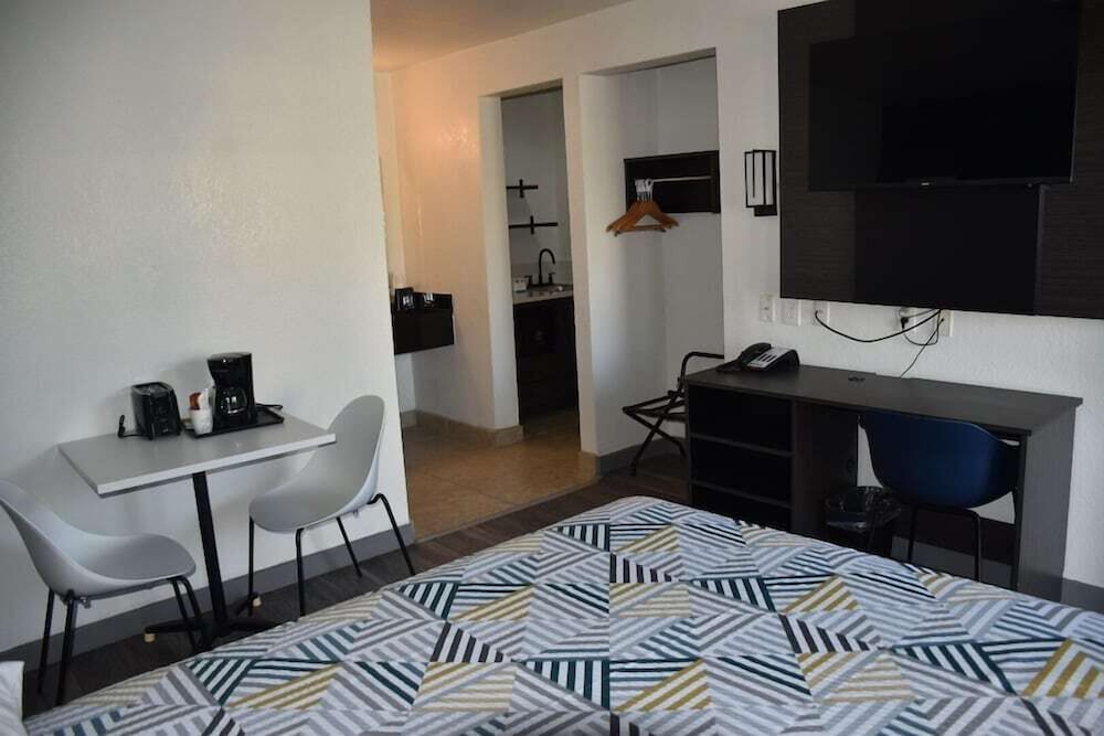 Studio6 Grand Prairie, TX 36/60