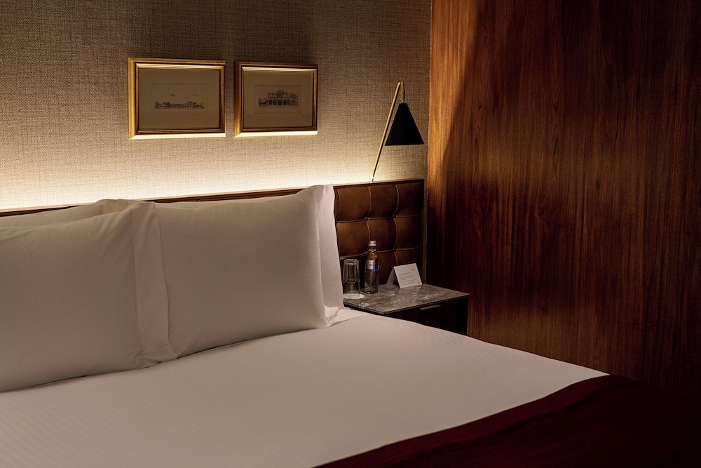 DELUXE, SUITE