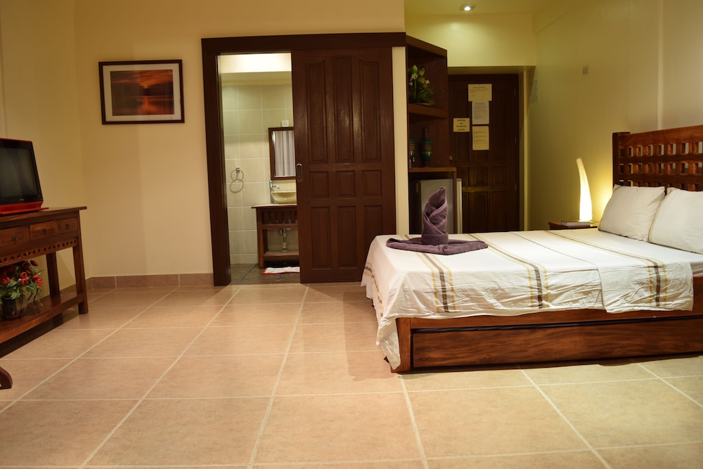 DELUXE, DOUBLE BED