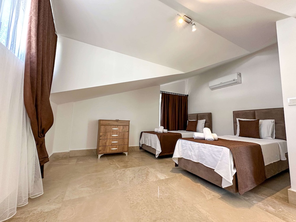Zehra Villas 18/50