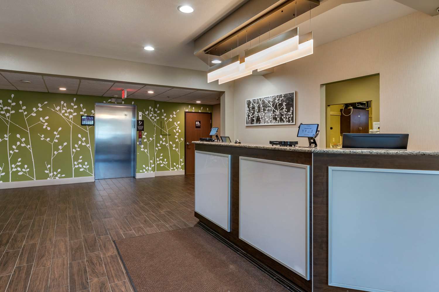 Sleep Inn and Suites Kalamazoo, MI 10/36