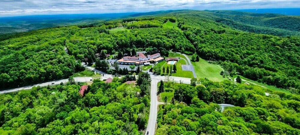 The Historic Summit Inn 46/53