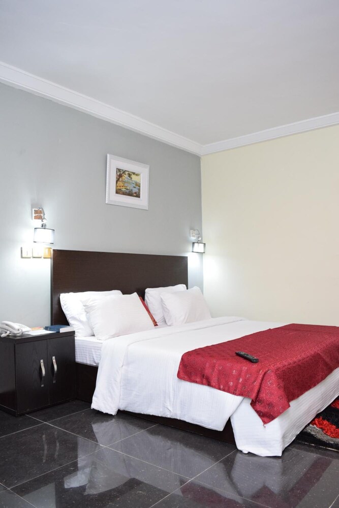 DELUXE, SUITE