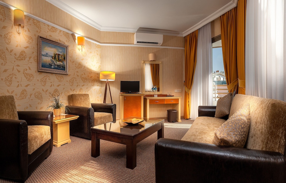 Palm Hotel 29/50