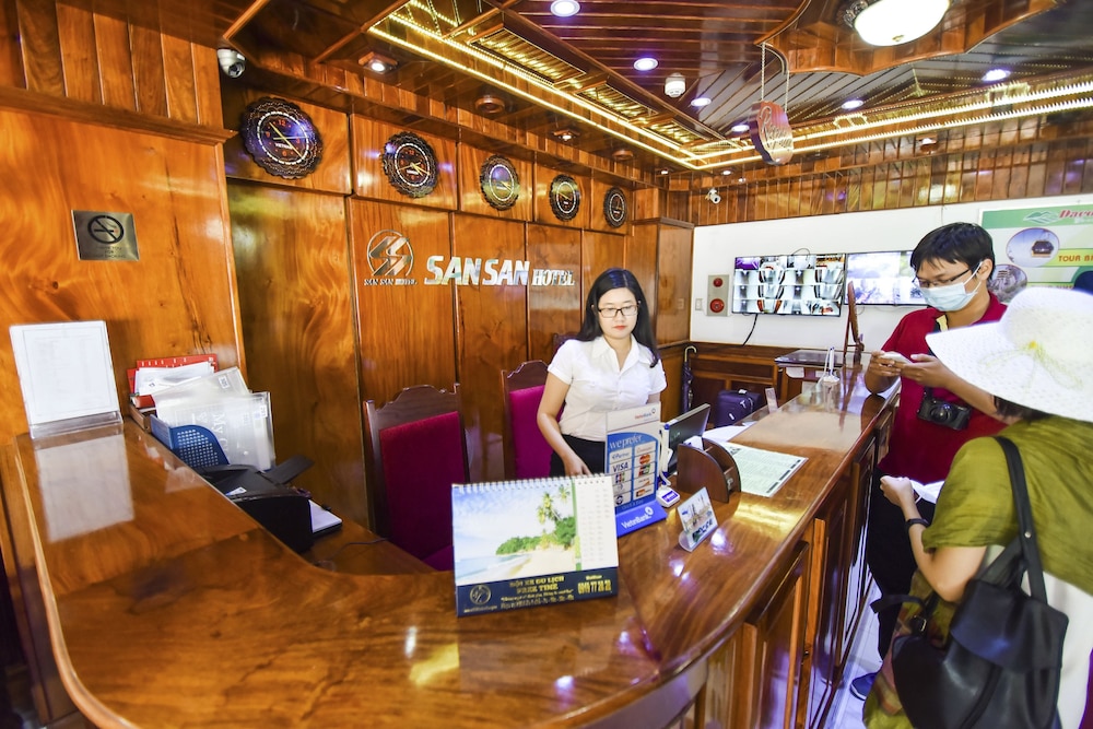San San Hotel 60/66