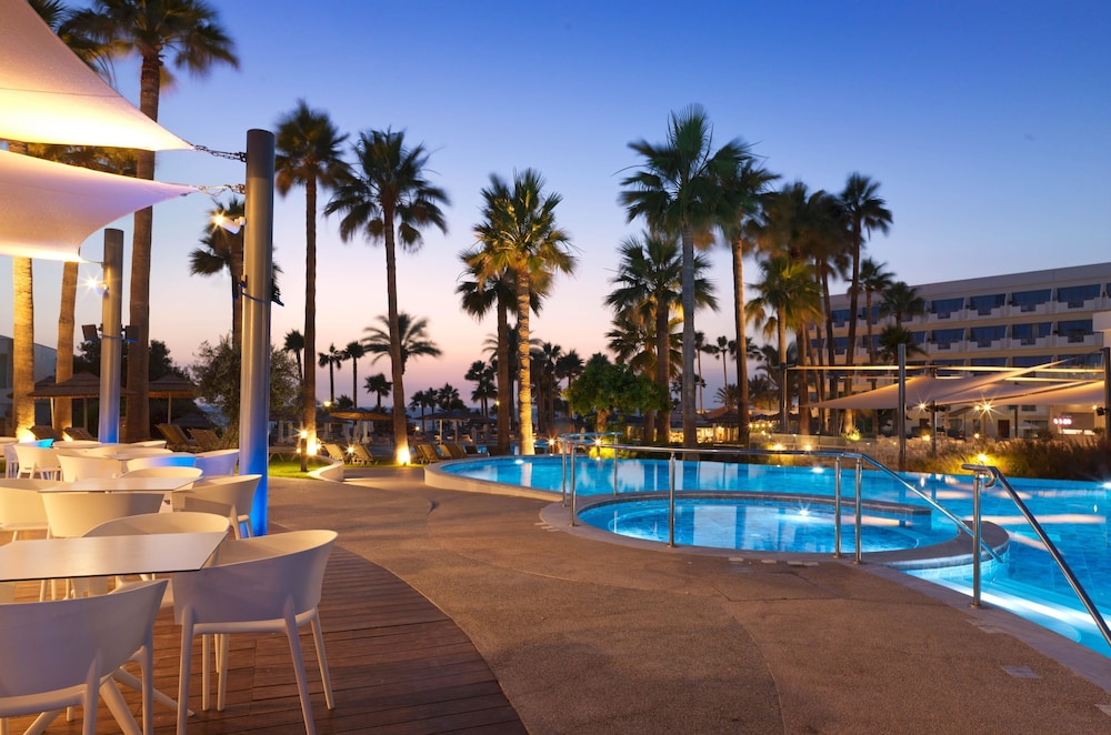 St. George Beach Hotel & Spa Resort - Adults Only 84/139