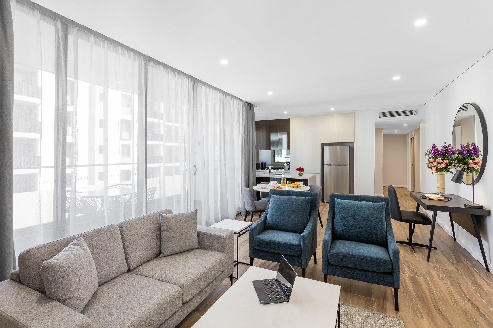 Meriton Suites Coward Street 33/50
