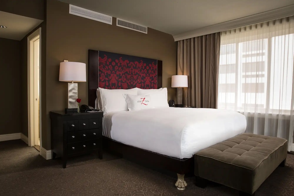 STANDARD, QUEEN BED