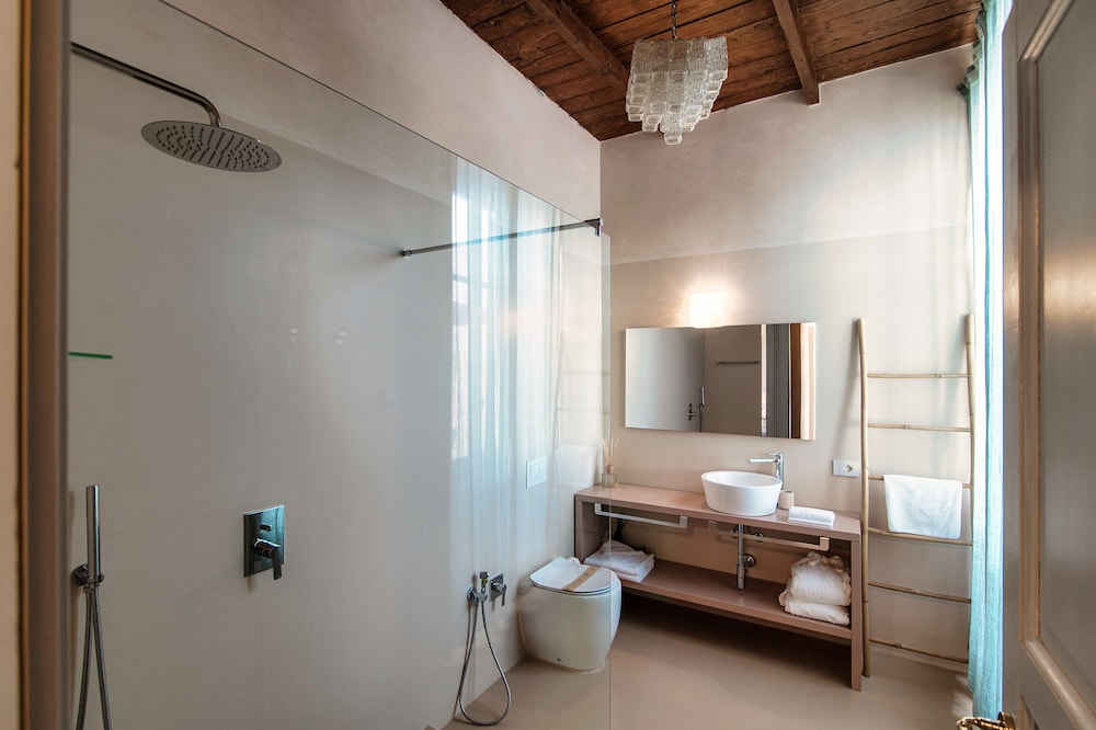 Dandelion Como Suites & Park 63/63