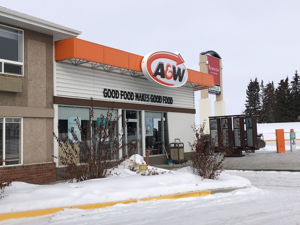 Ramada by Wyndham Ponoka 2/39