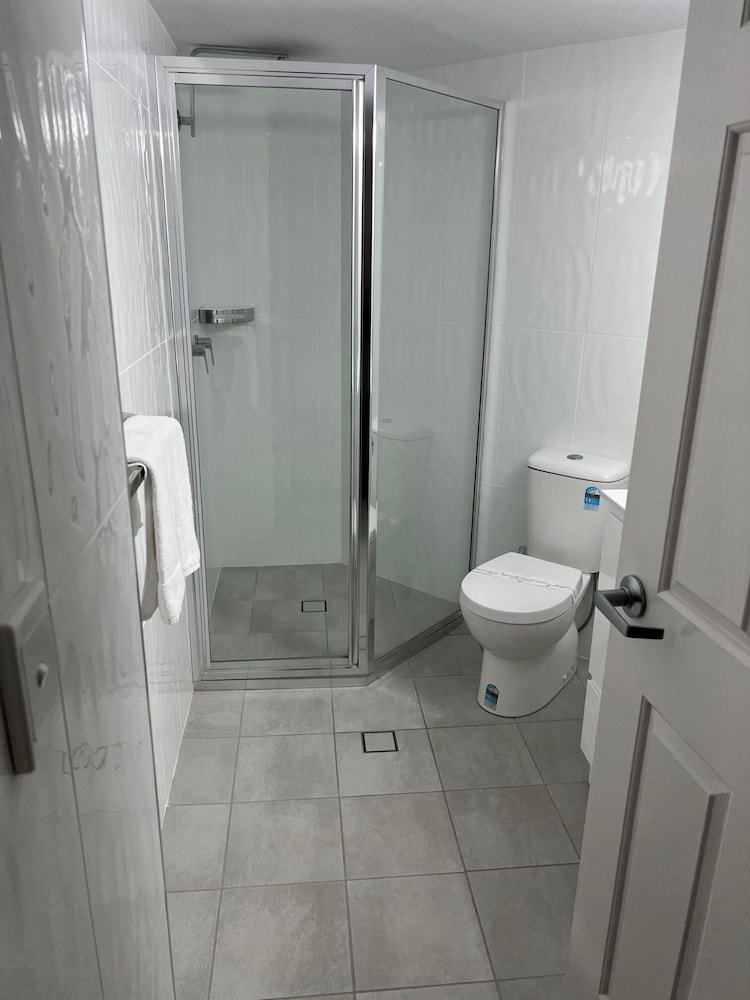 WHITE CREST LUXURY APARTMENTS 45/50