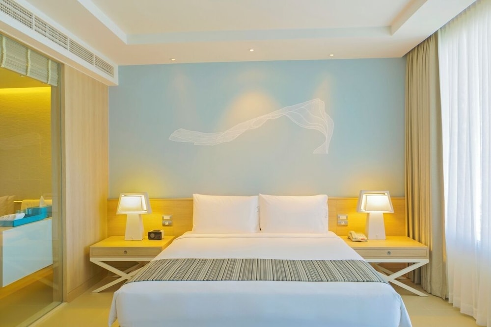 Tower, Executive, King Bed
