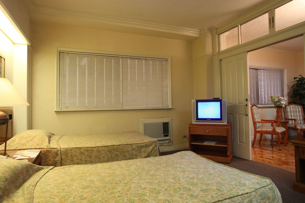 Sunny Bay Suites 23/33