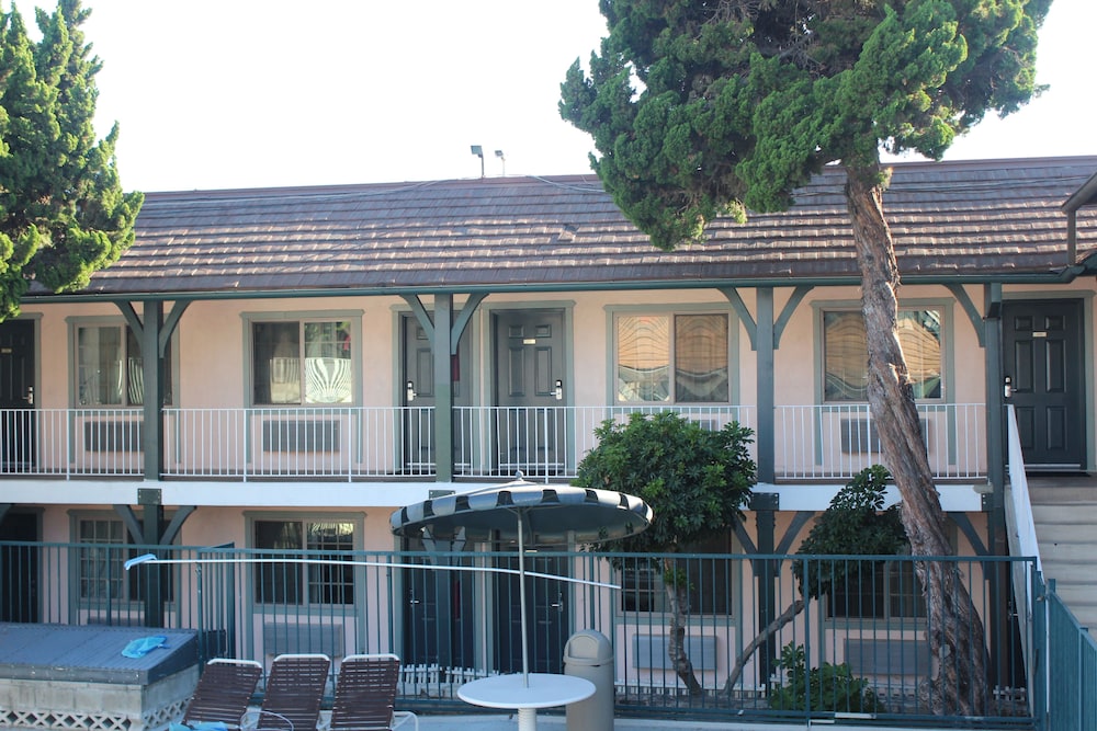 Best Whittier Inn 2/53