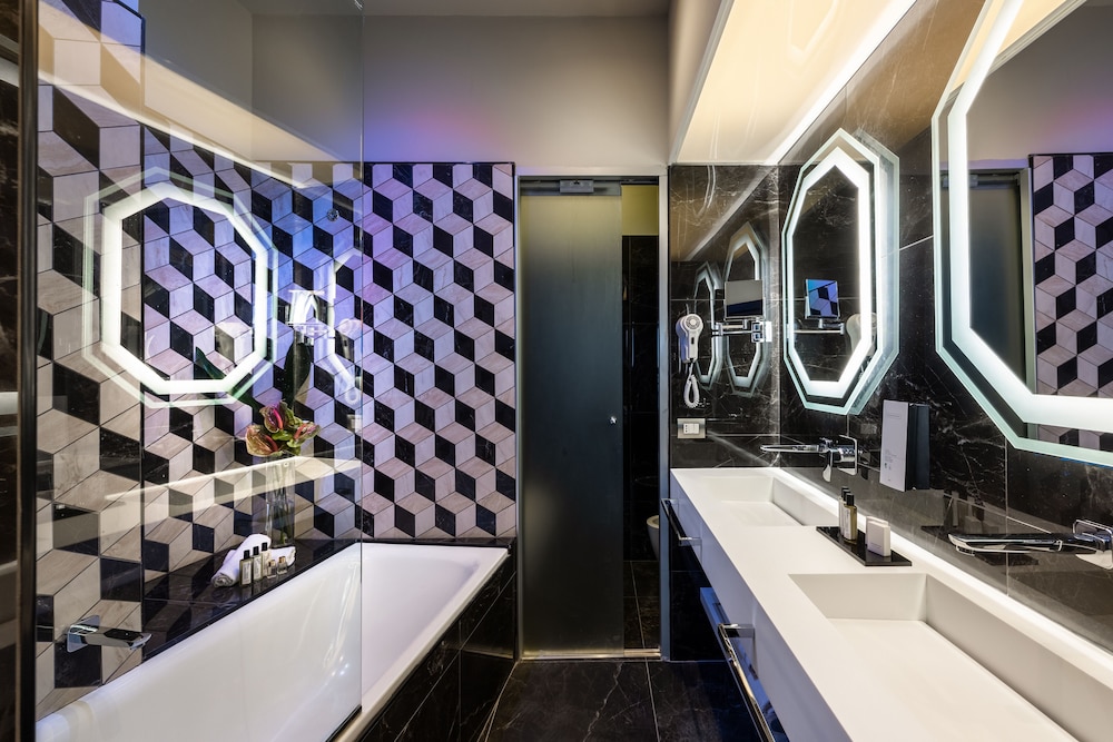 Dharma Luxury Hotel & Spa 64/70
