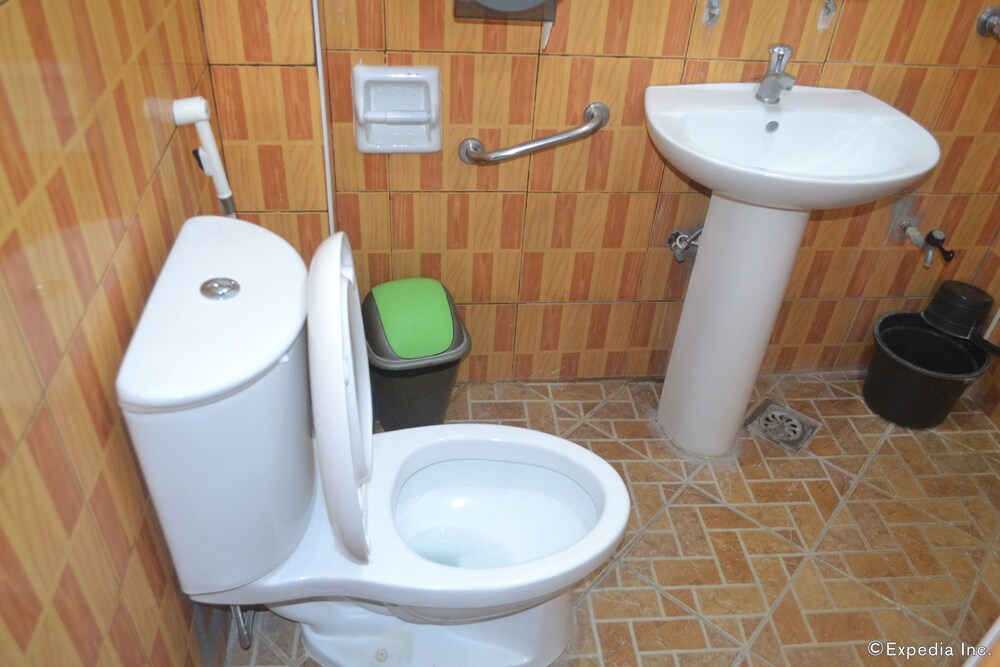 Antonio's Apartelle & Suites 66/66