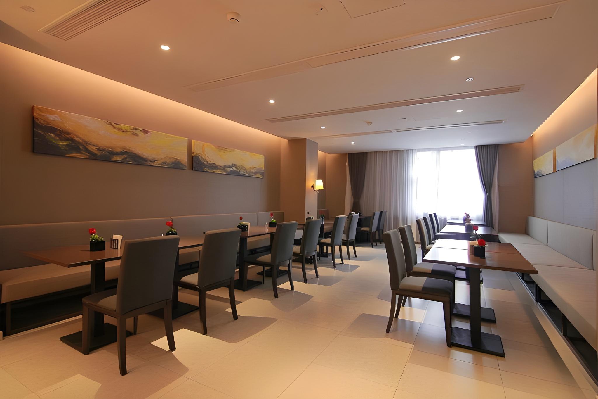 Home Inn Plus (Lanzhou Zhangye Road Xiguan Metro Station) 38/39