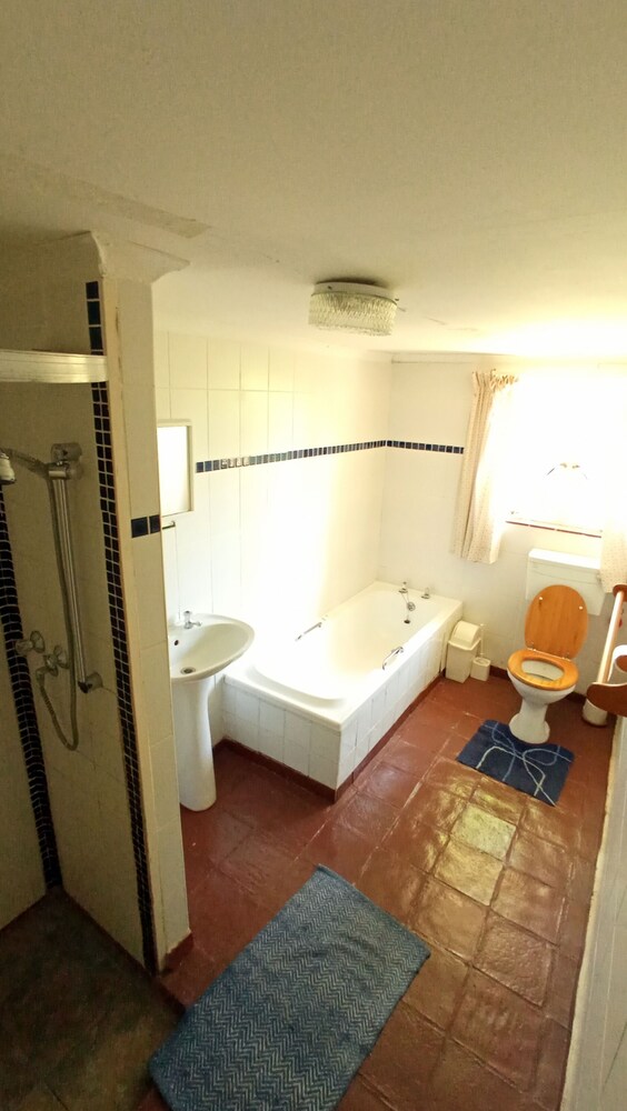 Millgate Cottage 48/49