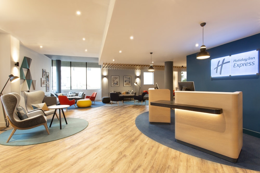 Holiday Inn Express Cheltenham 31/58