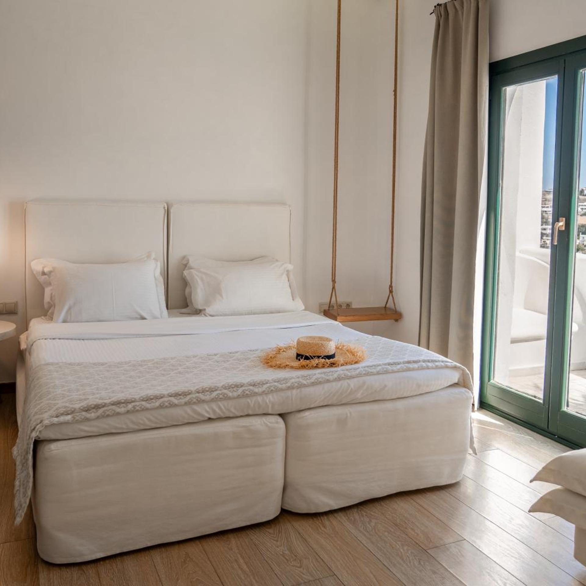 Classic, Double Bed, Island View