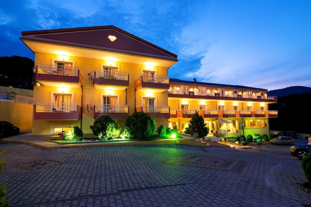 Diamond Hotel 2/50