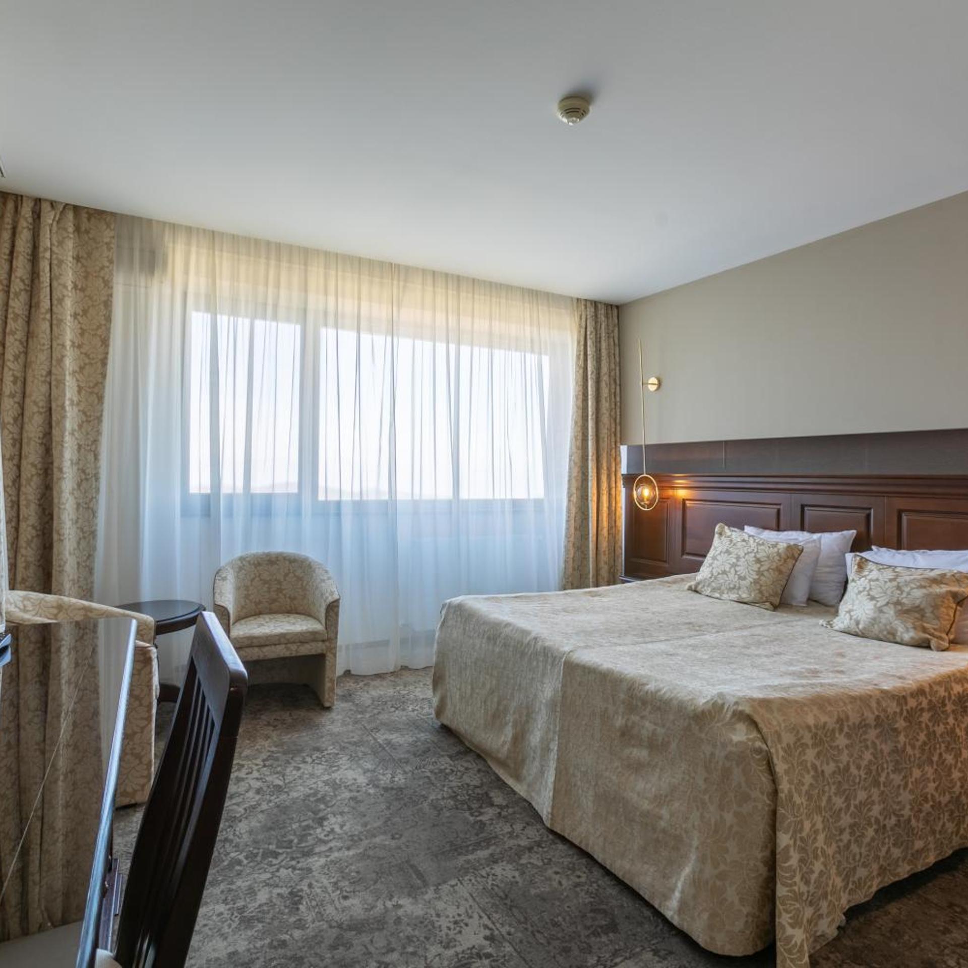 2 Bedrooms, Apartment, Superior Floor