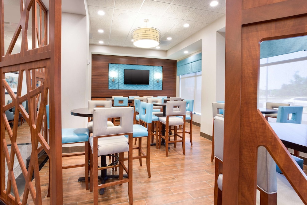 Drury Inn and Suites Burlington 37/44