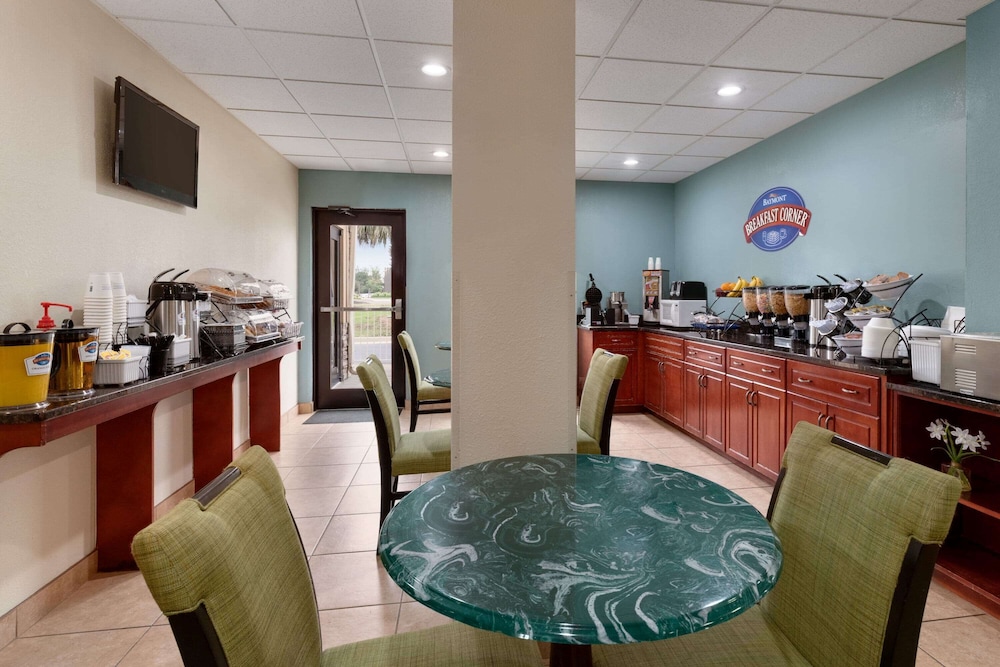 Baymont by Wyndham Grovetown Augusta 17/44