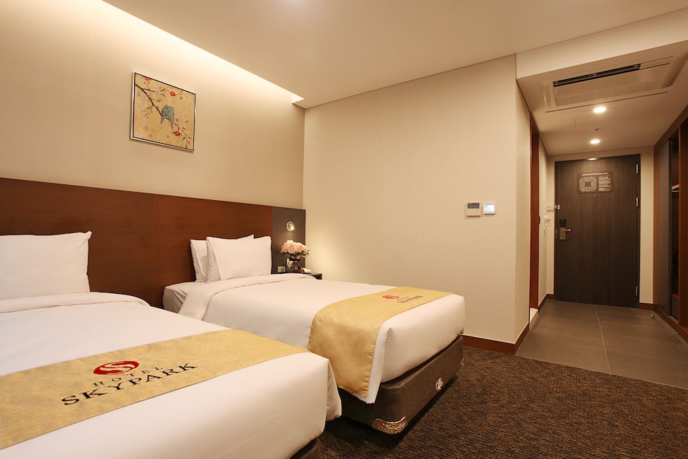 ROOM, TWIN BEDS, BALCONY