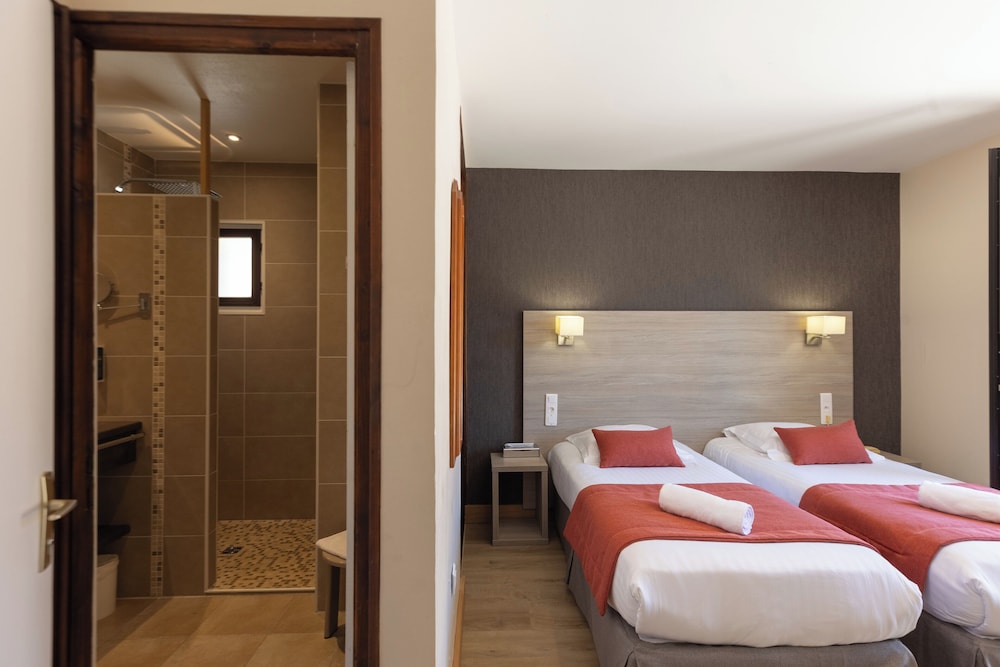 HOTEL L OUSTAL 15/50