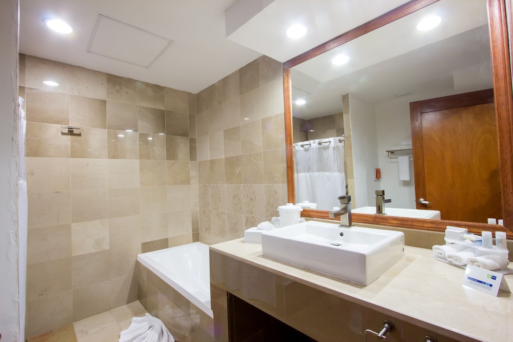 Holiday Inn Express Nuevo Laredo 9/51