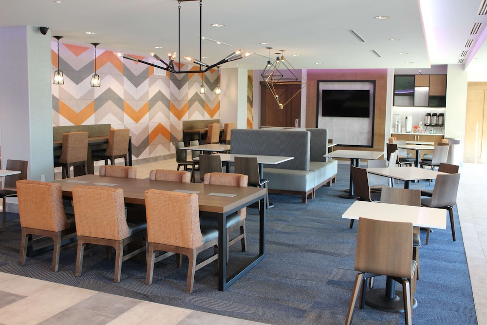 La Quinta Inn & Suites by Wyndham Bardstown 14/19