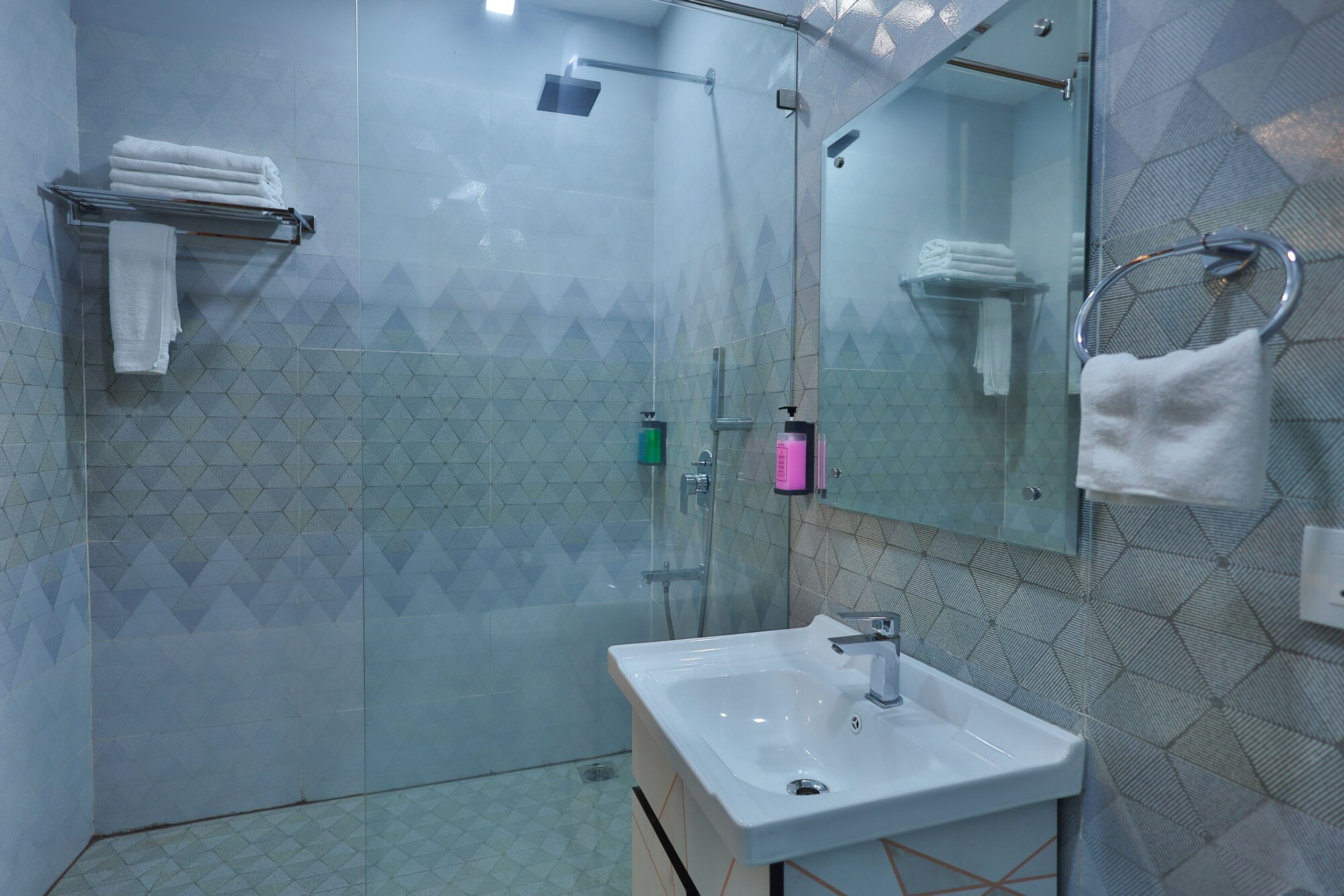 غرفة سوبيريور بسرير فردي، Clay Inn Hotel Gurugram 3/6