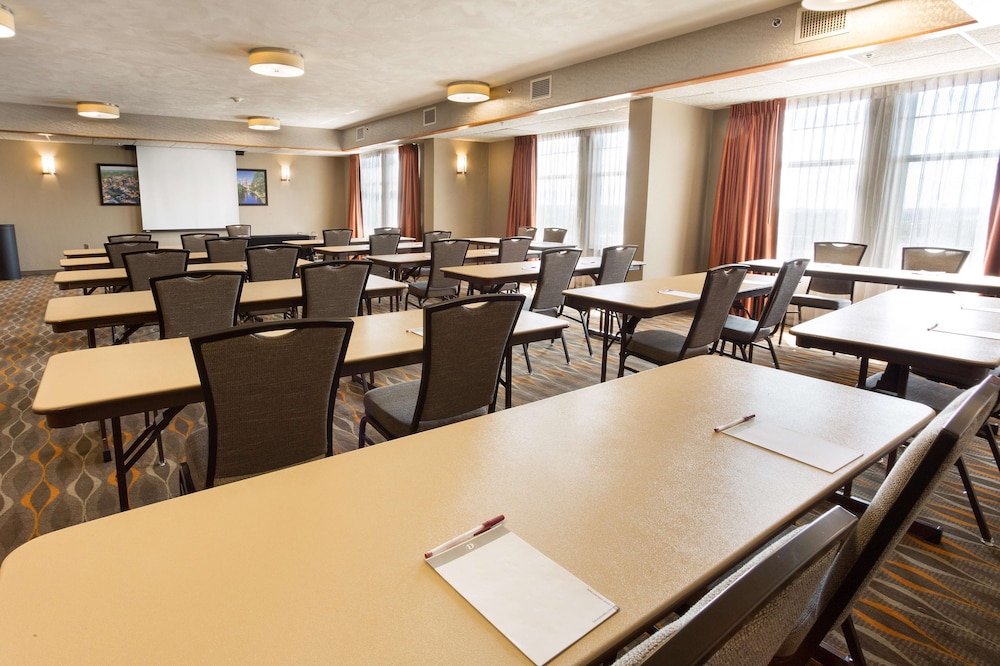 Drury Inn & Suites San Antonio North Stone Oak 32/34