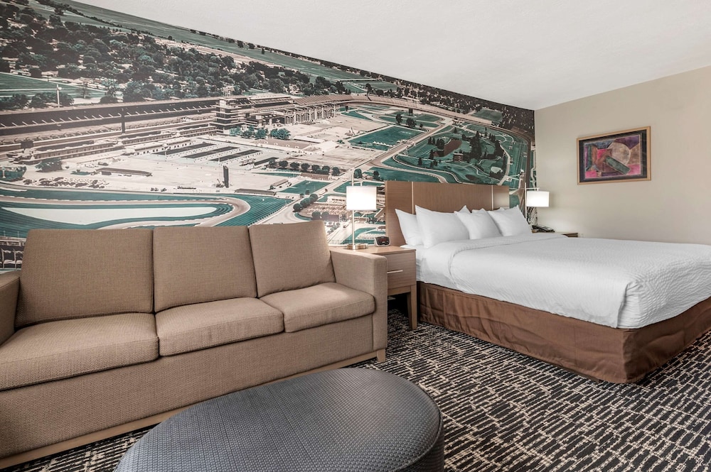 Clarion Pointe Indianapolis Airport 15/64