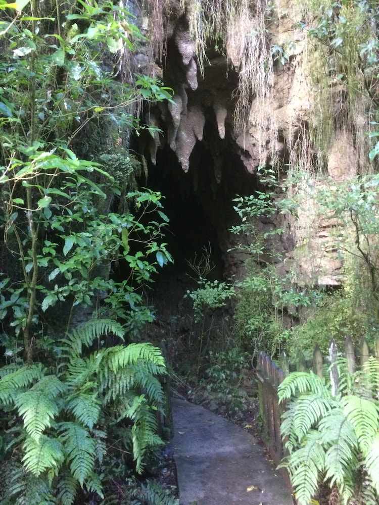 WAITOMO CAVES GUEST LODGE 68/73