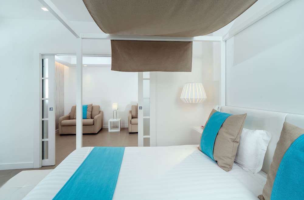 2 BEDROOMS, SUITE