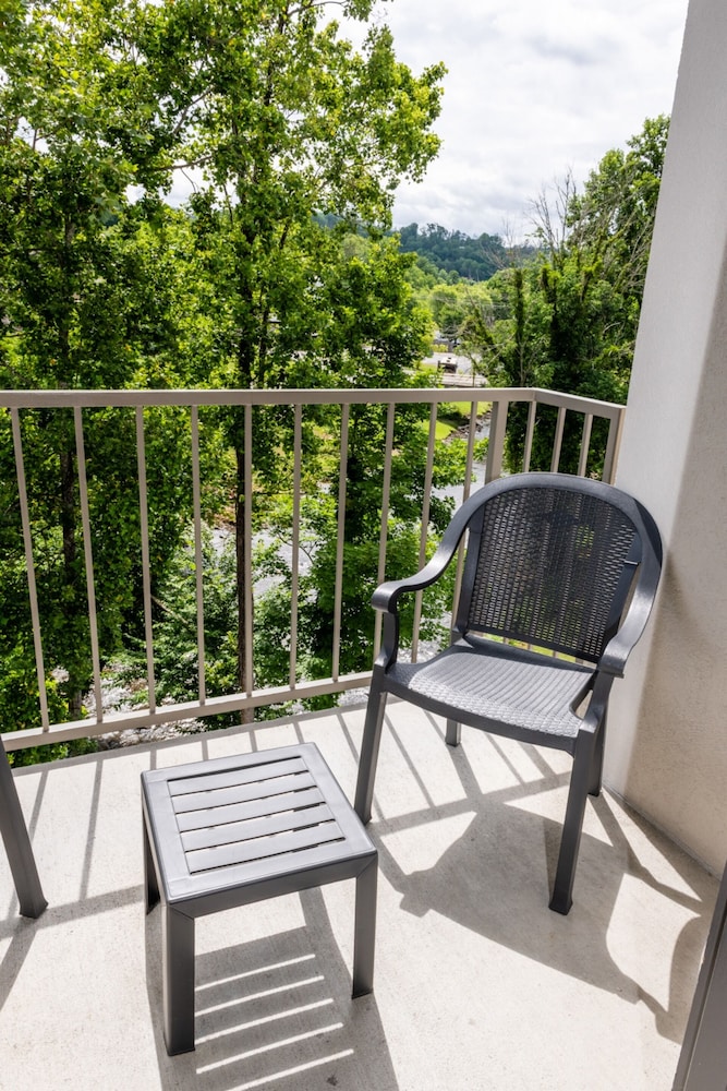 Twin Mountain Inn & Suites 32/71