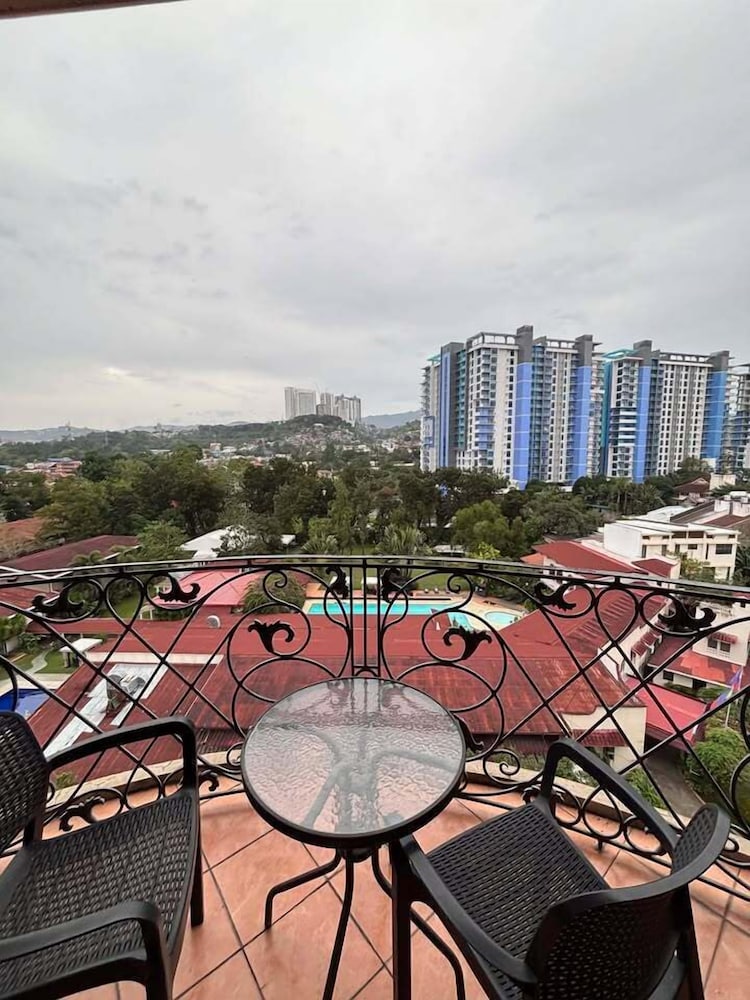Sophia Suites Residence Hotel 29/45