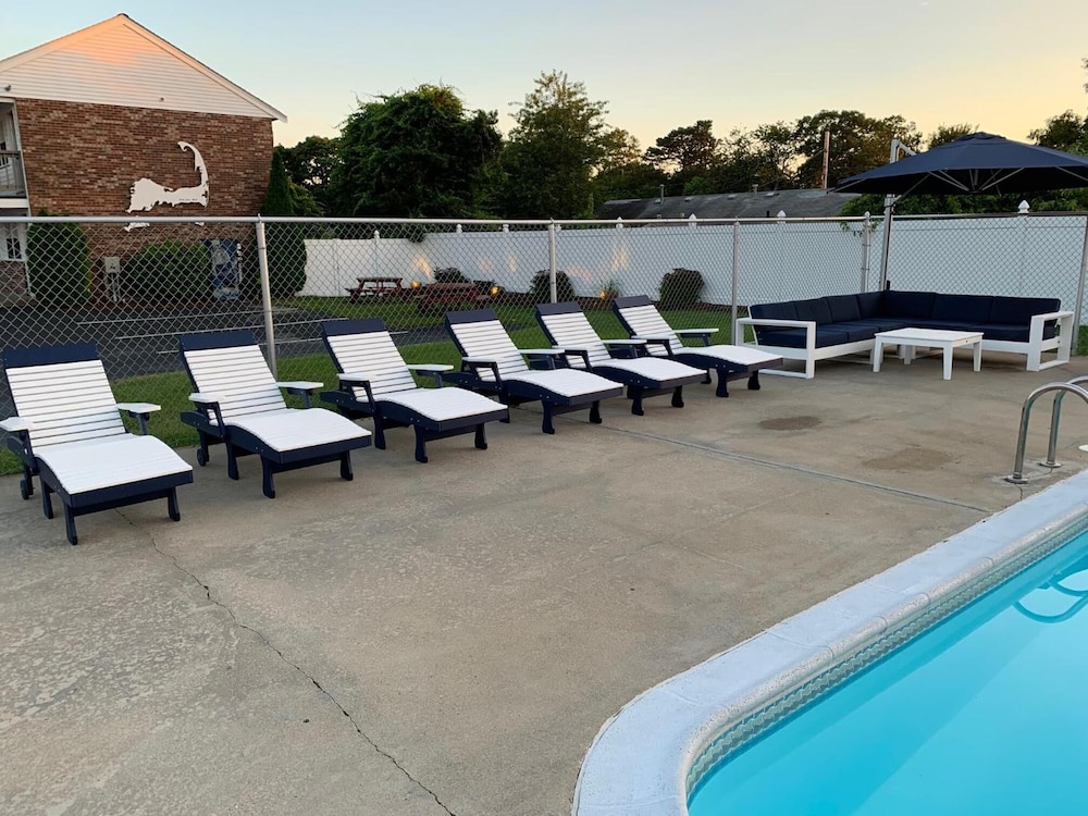 Hunters Green Motel 54/56