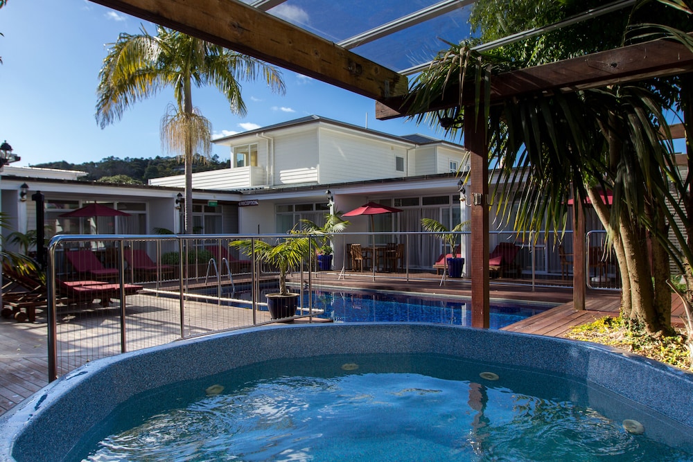 The Commodores Lodge 2/41