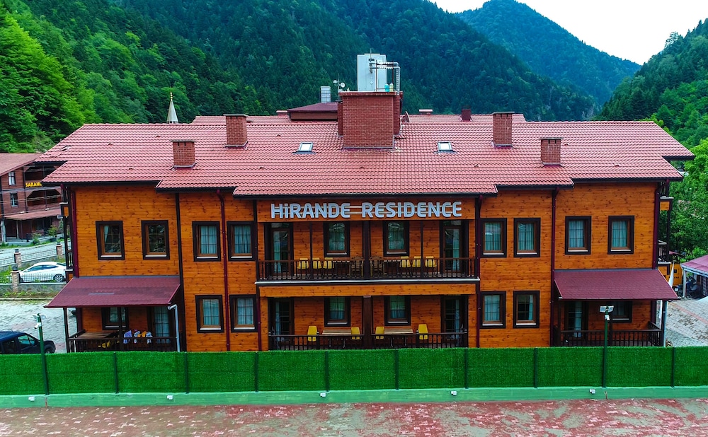 Hirande Hotel 3/50