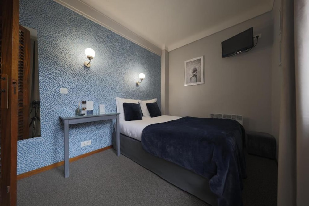 ROOM, DOUBLE BED