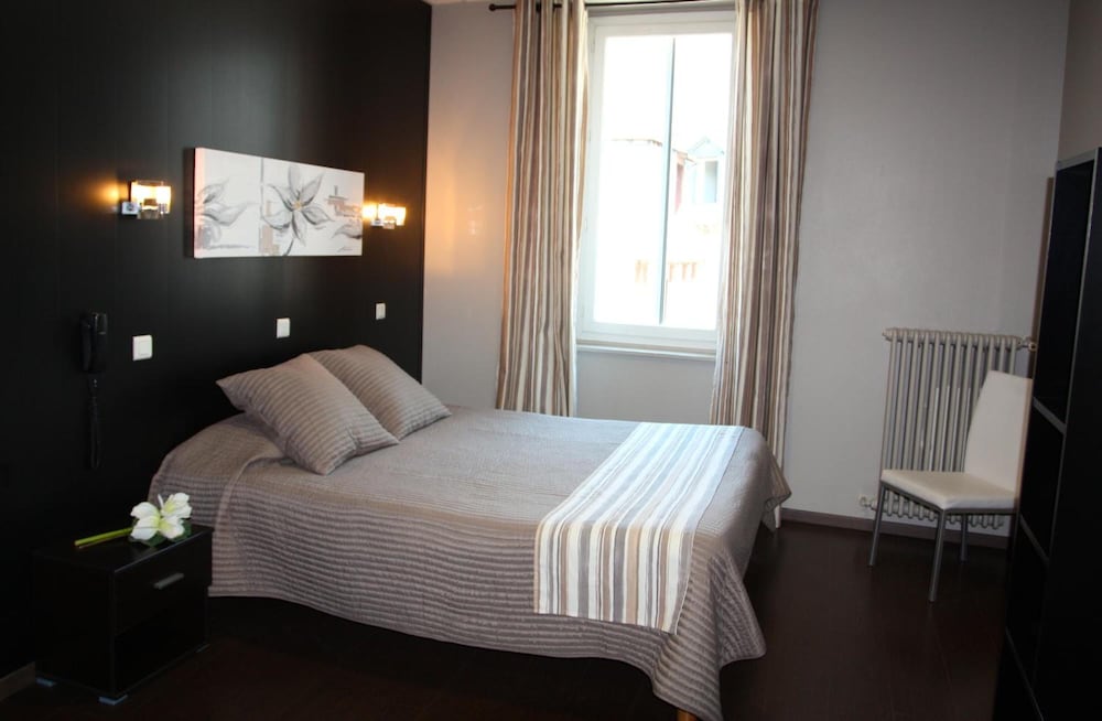 HOTEL DU MIDI 17/30